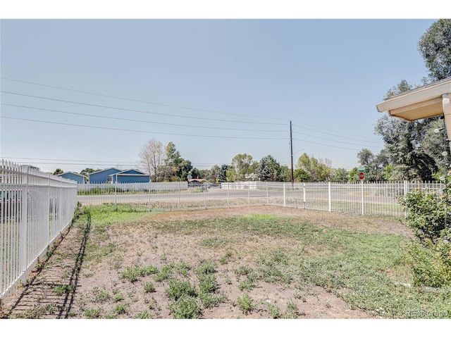 240 22nd Avenue Ct, Greeley, CO 80631