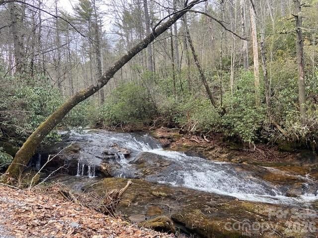 395 W Chestnut Ridges Road 14, Hendersonville, NC 28739