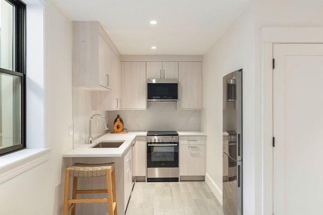 11 Mt. Auburn Street 11, Cambridge, MA 02138