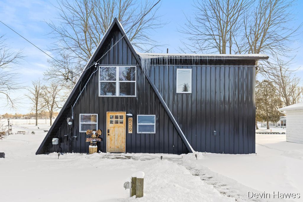 259 Ivason Drive, Stanton, MI 48888