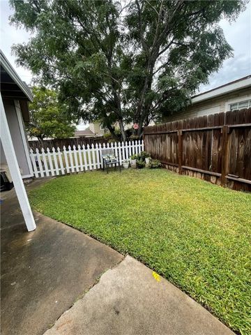 1645 Brentwood Dr, Corpus Christi, TX 78415