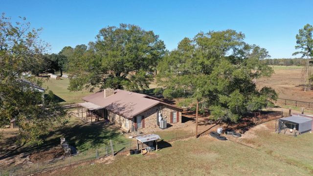 444 County Road 4104, Daingerfield, TX 75638