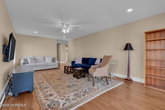 9 Hegel Place, Middletown, NJ 07748