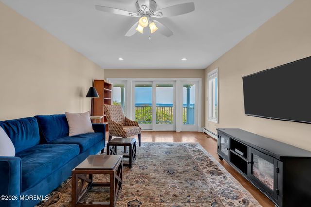 9 Hegel Place, Middletown, NJ 07748