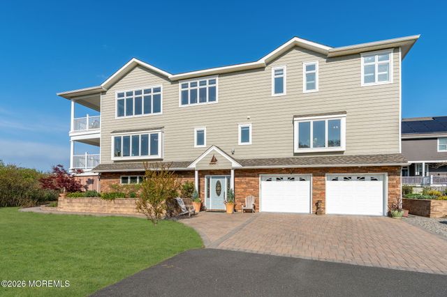 9 Hegel Place, Middletown, NJ 07748
