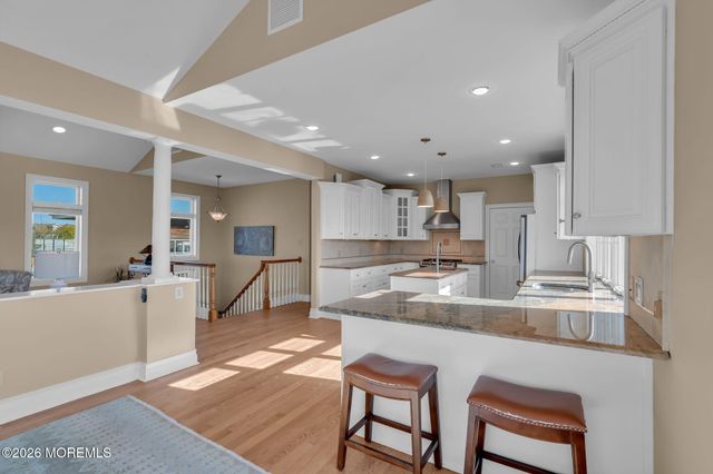 9 Hegel Place, Middletown, NJ 07748