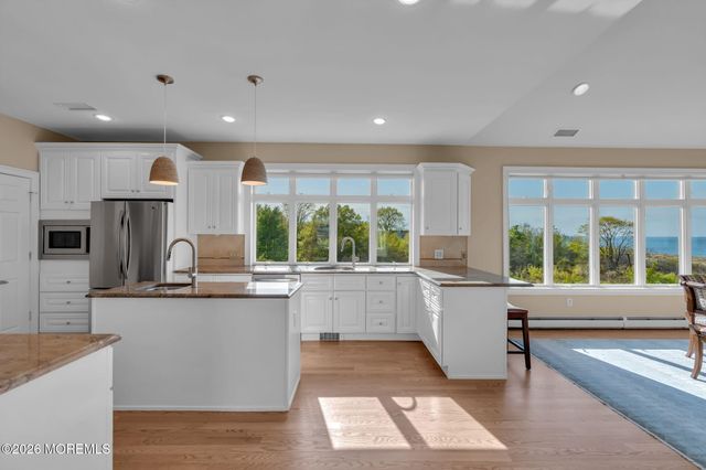 9 Hegel Place, Middletown, NJ 07748
