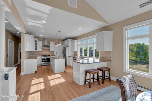 9 Hegel Place, Middletown, NJ 07748
