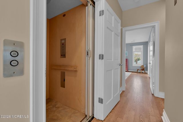 9 Hegel Place, Middletown, NJ 07748