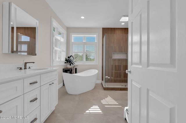 9 Hegel Place, Middletown, NJ 07748