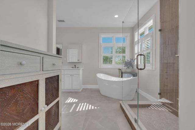 9 Hegel Place, Middletown, NJ 07748