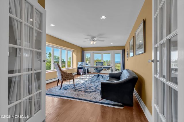 9 Hegel Place, Middletown, NJ 07748