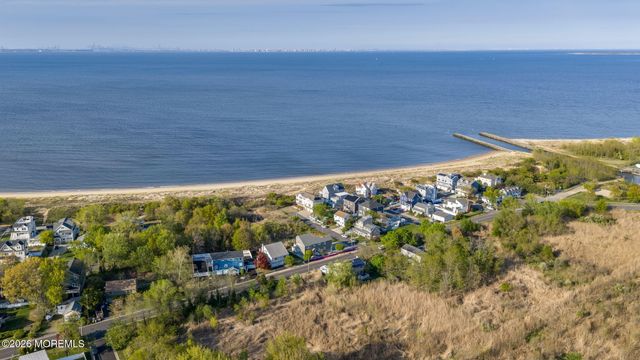 9 Hegel Place, Middletown, NJ 07748