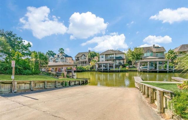 2601 Broussard Court, Seabrook, TX 77586