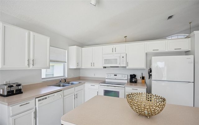 222 LAKE SHORE PARKWAY, Davenport, FL 33896