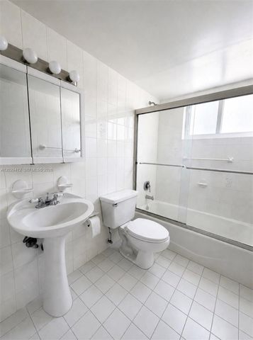 200 Galen Dr 110, Key Biscayne, FL 33149