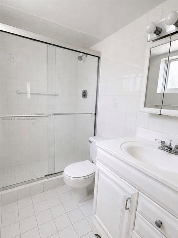 200 Galen Dr 110, Key Biscayne, FL 33149