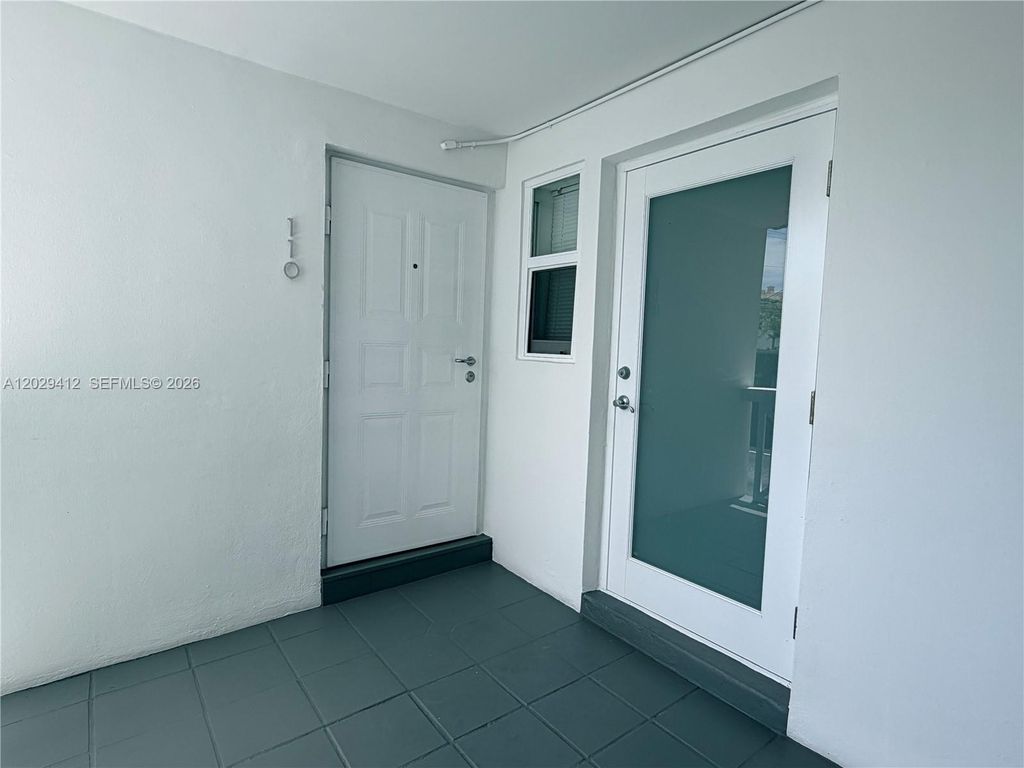 200 Galen Dr 110, Key Biscayne, FL 33149