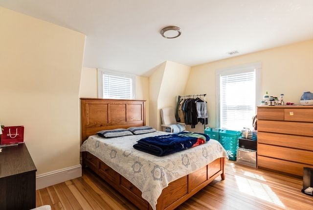 78 Arnold St, Quincy, MA 02169