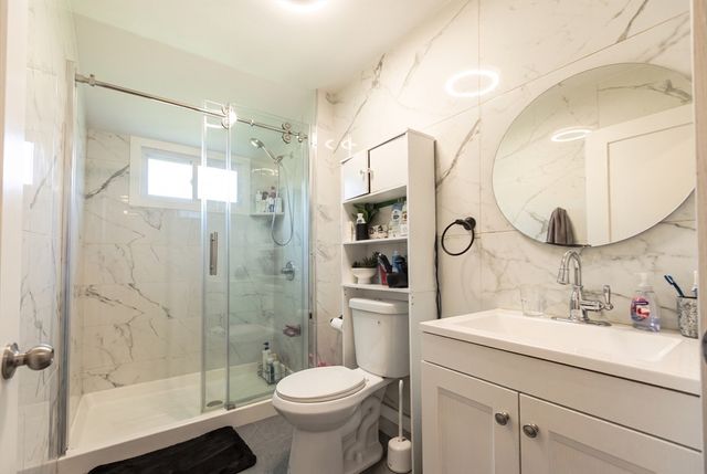 78 Arnold St, Quincy, MA 02169