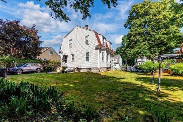 78 Arnold St, Quincy, MA 02169