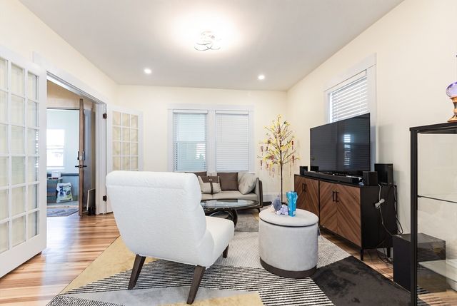 78 Arnold St, Quincy, MA 02169