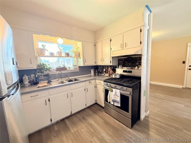 420 S Hickory Place, Broken Arrow, OK 74012