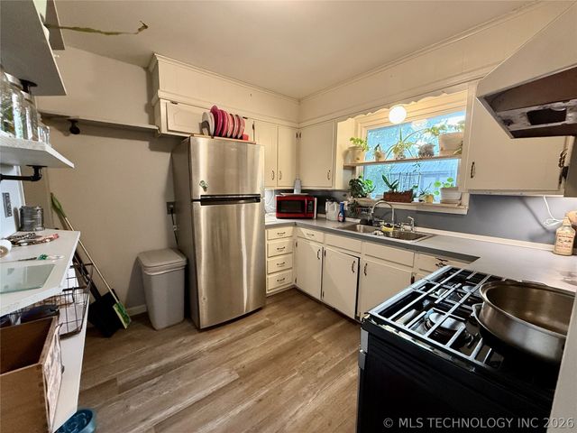 420 S Hickory Place, Broken Arrow, OK 74012