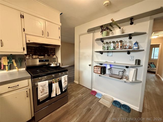 420 S Hickory Place, Broken Arrow, OK 74012
