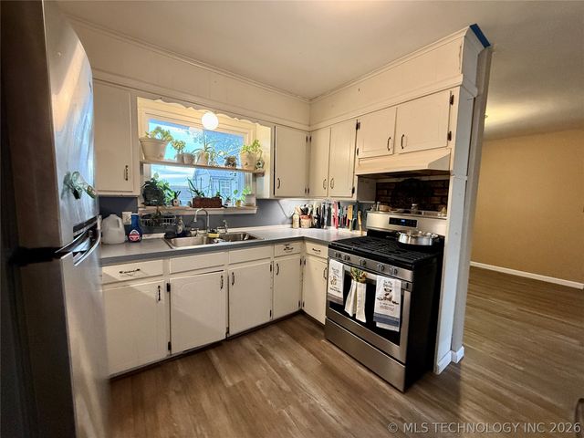 420 S Hickory Place, Broken Arrow, OK 74012