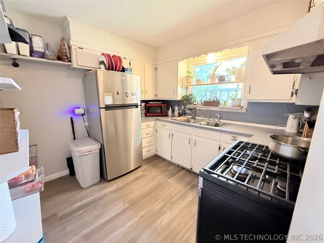 420 S Hickory Place, Broken Arrow, OK 74012