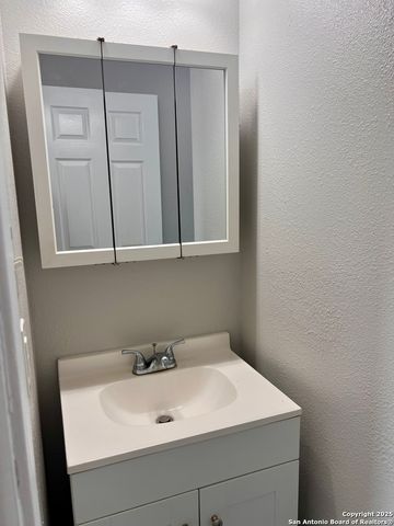 4030 W Salinas, San Antonio, TX 78207