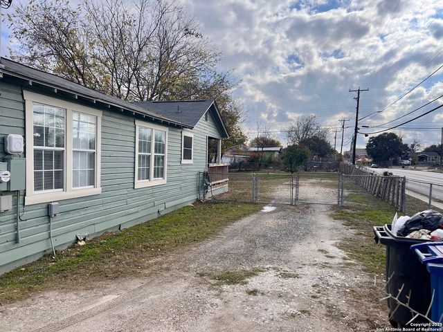 4030 W Salinas, San Antonio, TX 78207