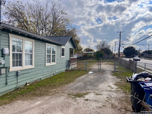 4030 W Salinas, San Antonio, TX 78207