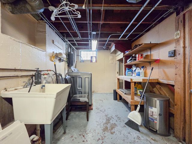 1472 Atlas St. Atlas, Hammond, IN 46320