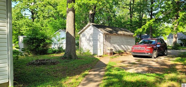 752 H C Mathis Drive, Paducah, KY 42001