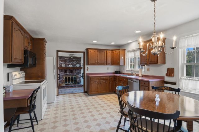 633 Fairfield Street, Manchester, NH 03104