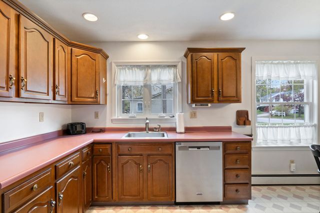 633 Fairfield Street, Manchester, NH 03104