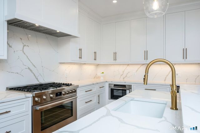 32 Relihan Road, Darien, CT 06820