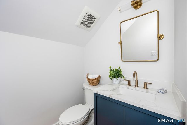 32 Relihan Road, Darien, CT 06820