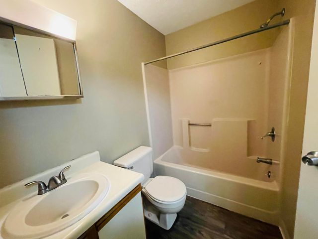 130 Eastern Ave Apt 103, Manchester, NH 03104