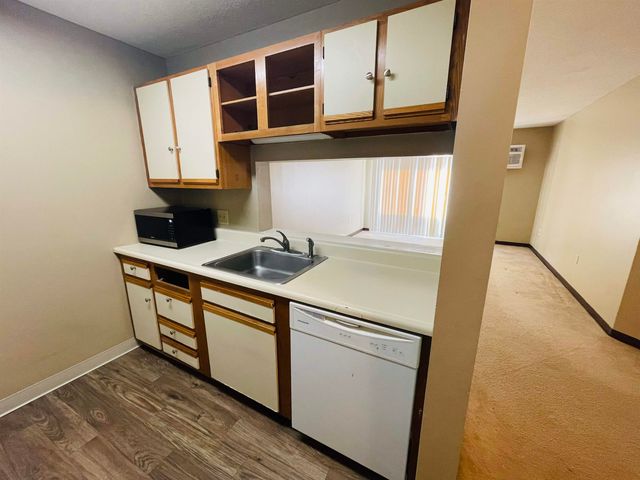 130 Eastern Ave Apt 103, Manchester, NH 03104