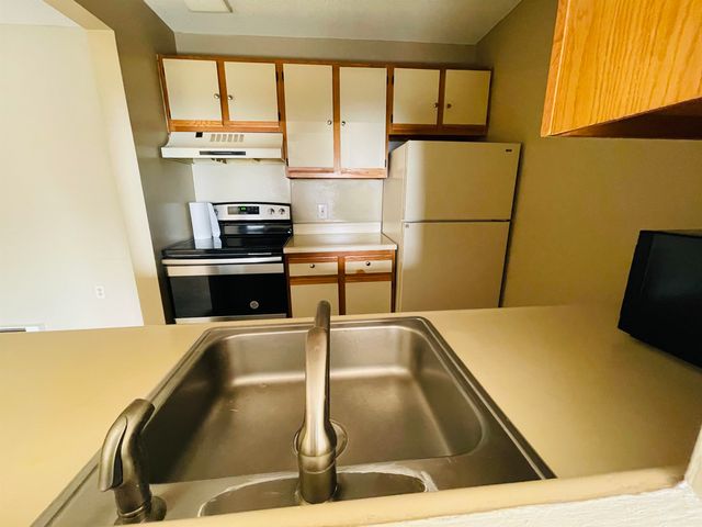 130 Eastern Ave Apt 103, Manchester, NH 03104