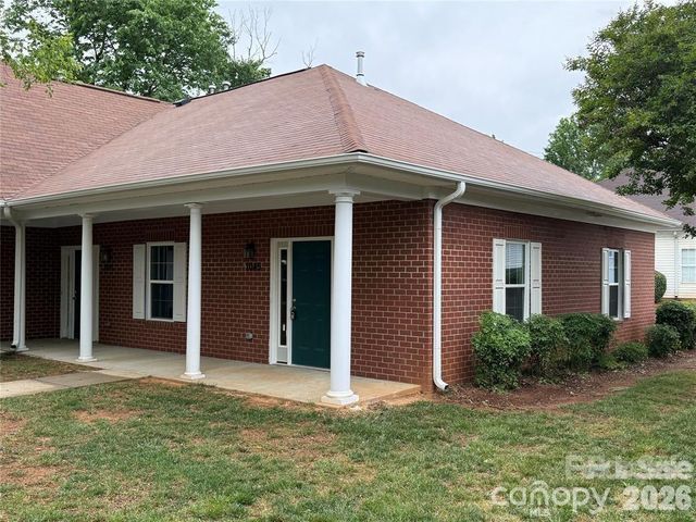 7045 Somerset Springs Drive F, Charlotte, NC 28262