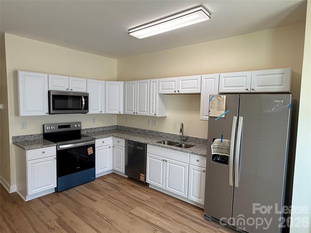 7045 Somerset Springs Drive F, Charlotte, NC 28262