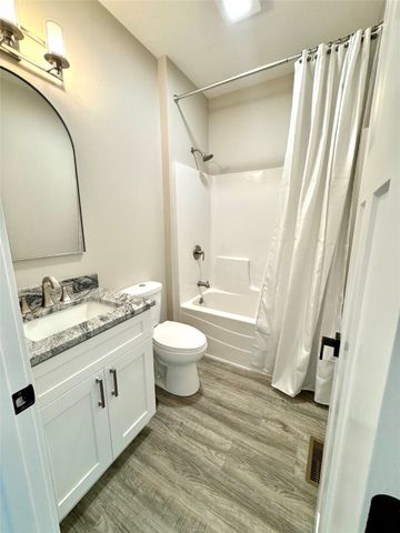 407 Vine Street, Cambridge, IA 50046