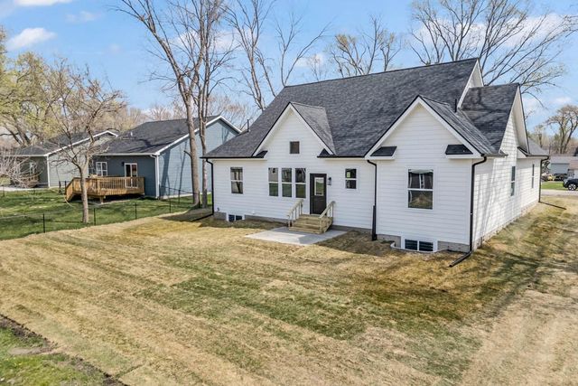 407 Vine Street, Cambridge, IA 50046