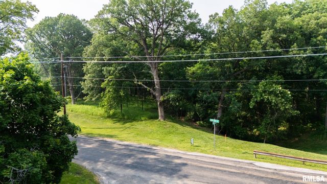 3041 ZION OAKS Road, Pekin, IL 61554