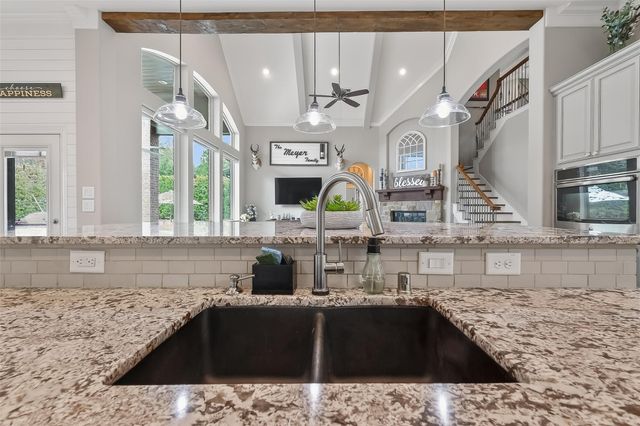 2038 Graystone Hills Drive, Conroe, TX 77304