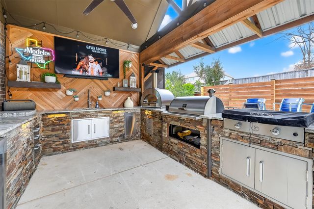 2038 Graystone Hills Drive, Conroe, TX 77304